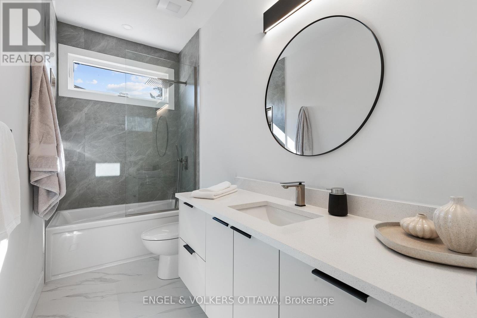 493 HIGHCROFT AVENUE - 30