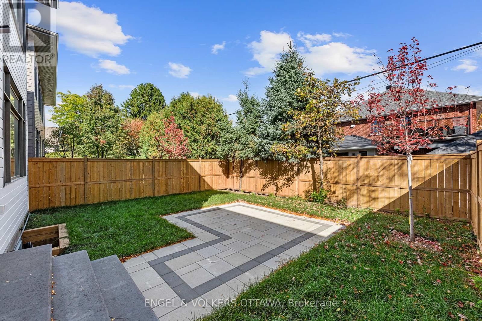 493 HIGHCROFT AVENUE - 38