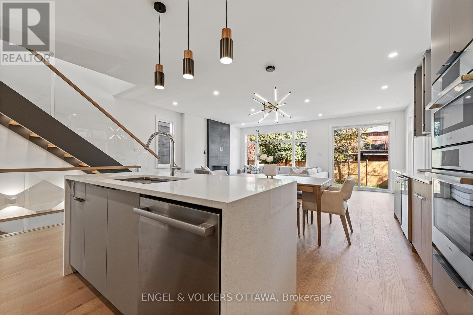 493 HIGHCROFT AVENUE - 8