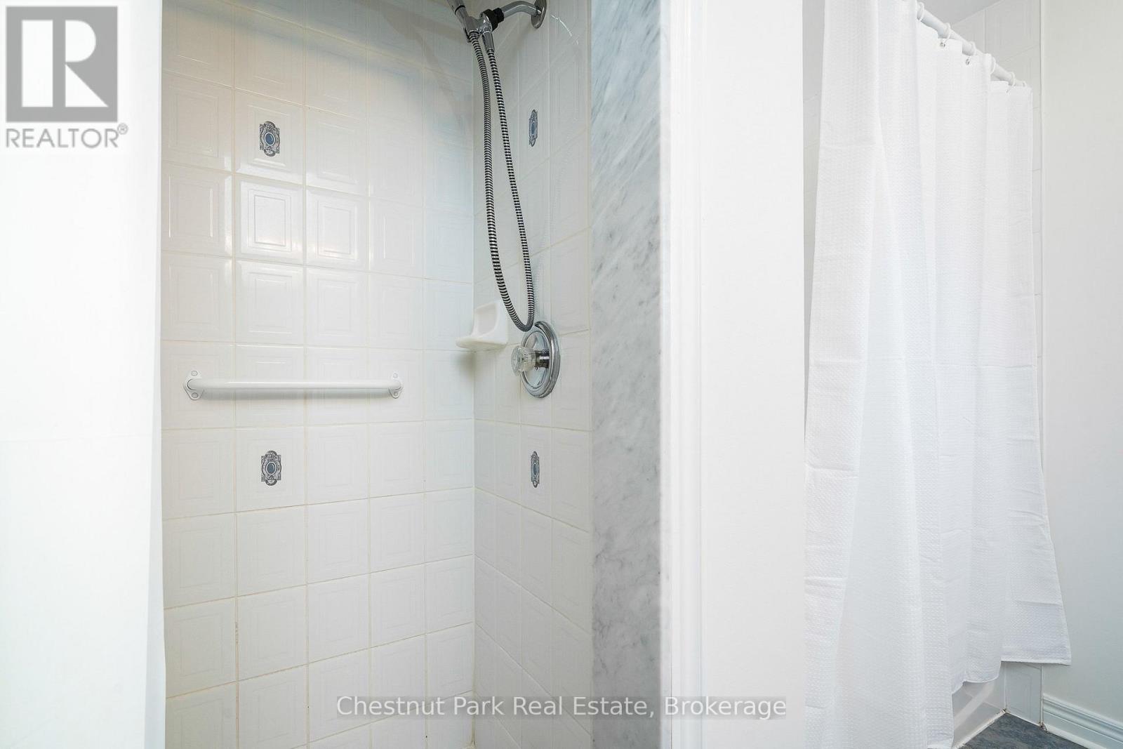 16 GREEN PINE CRESCENT - 29