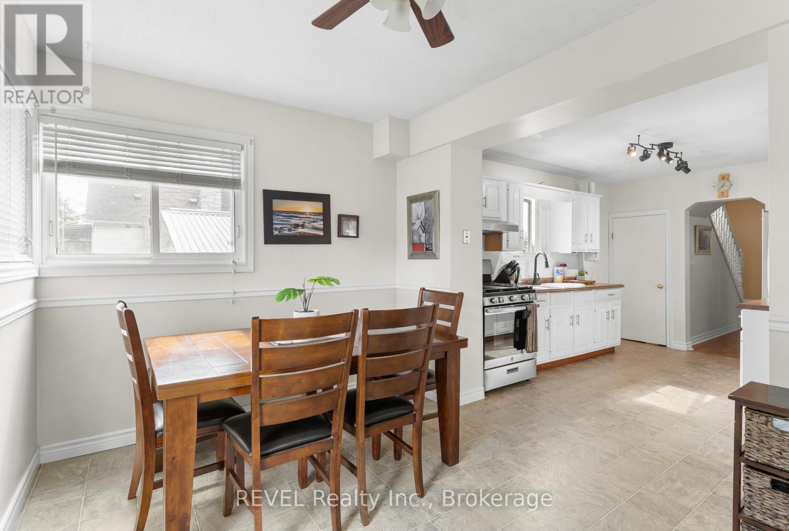 32 BAY AVENUE - 14