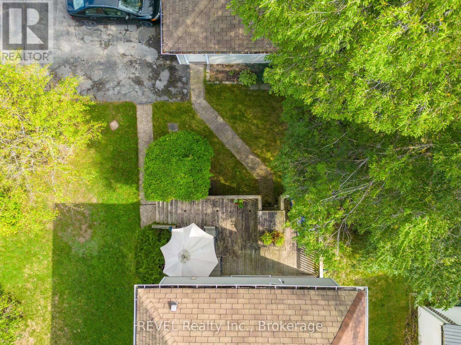 32 BAY AVENUE - 19