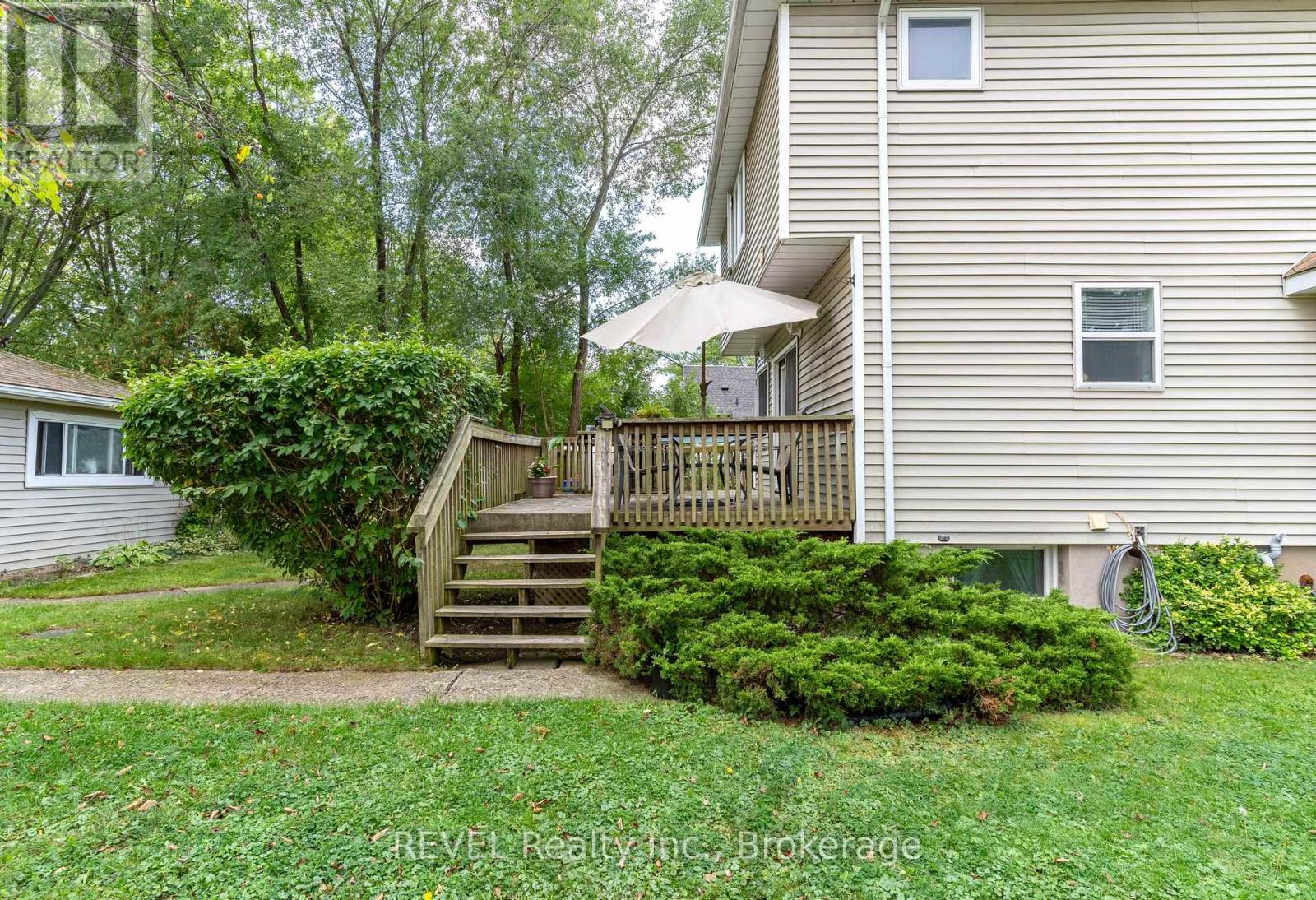 32 BAY AVENUE - 22