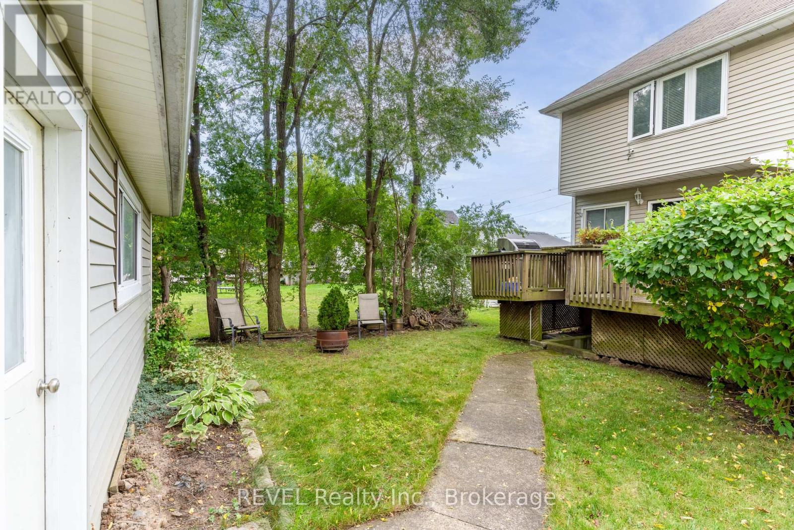 32 BAY AVENUE - 23