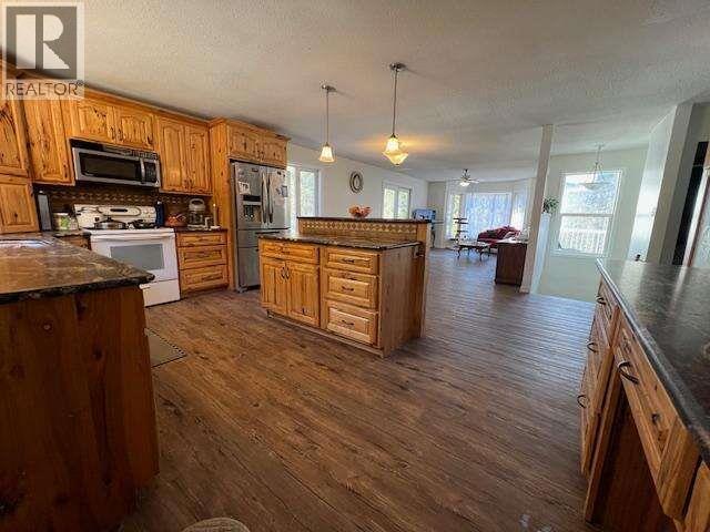 1325 Lakeview Arrow Creek Road, Creston