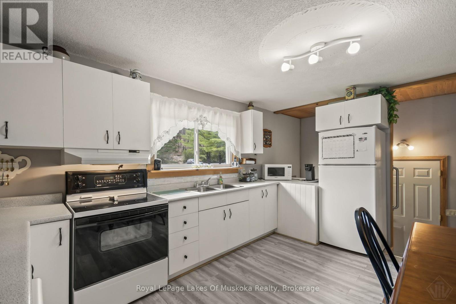 1040 WINDERMERE ROAD - 4