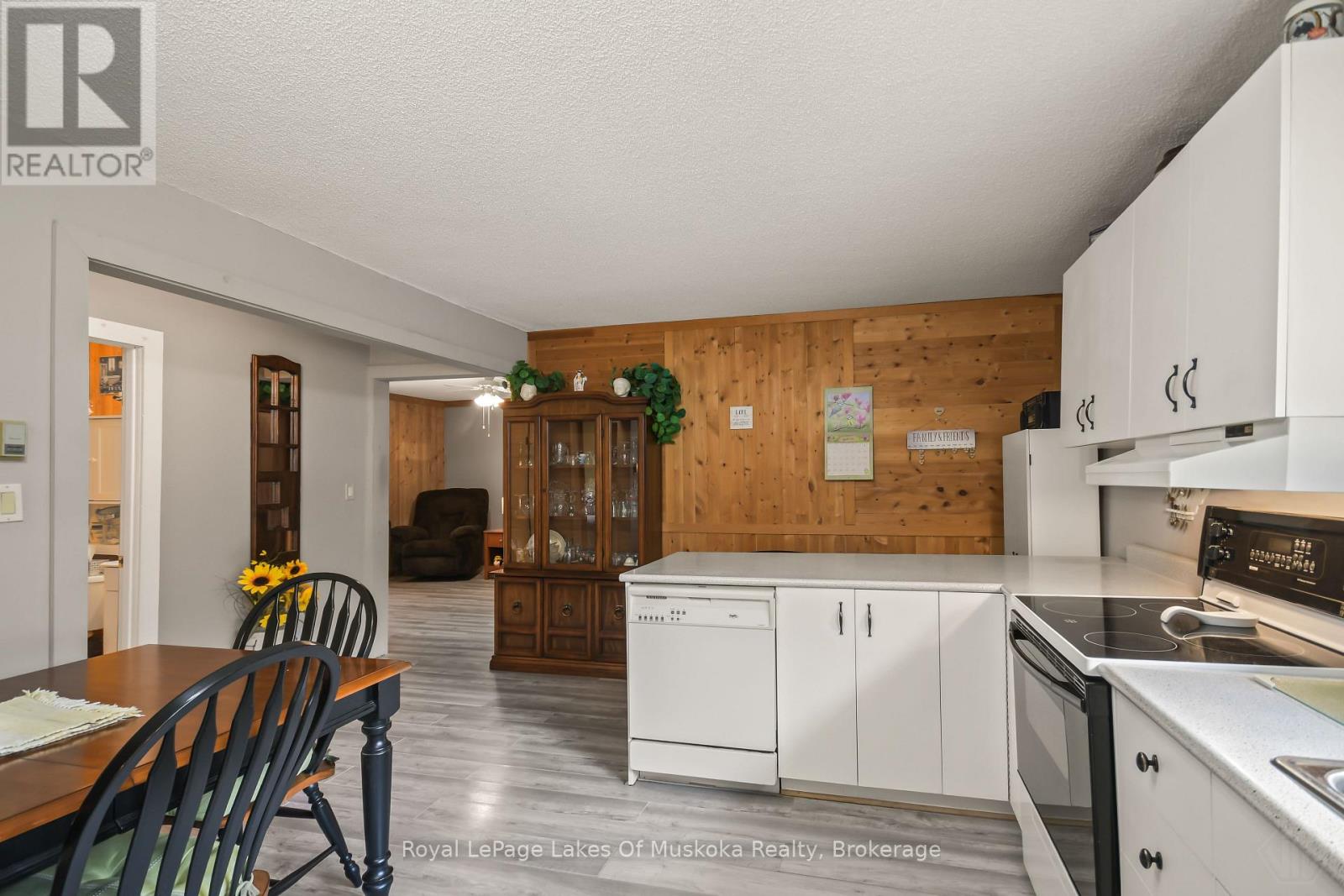1040 WINDERMERE ROAD - 6