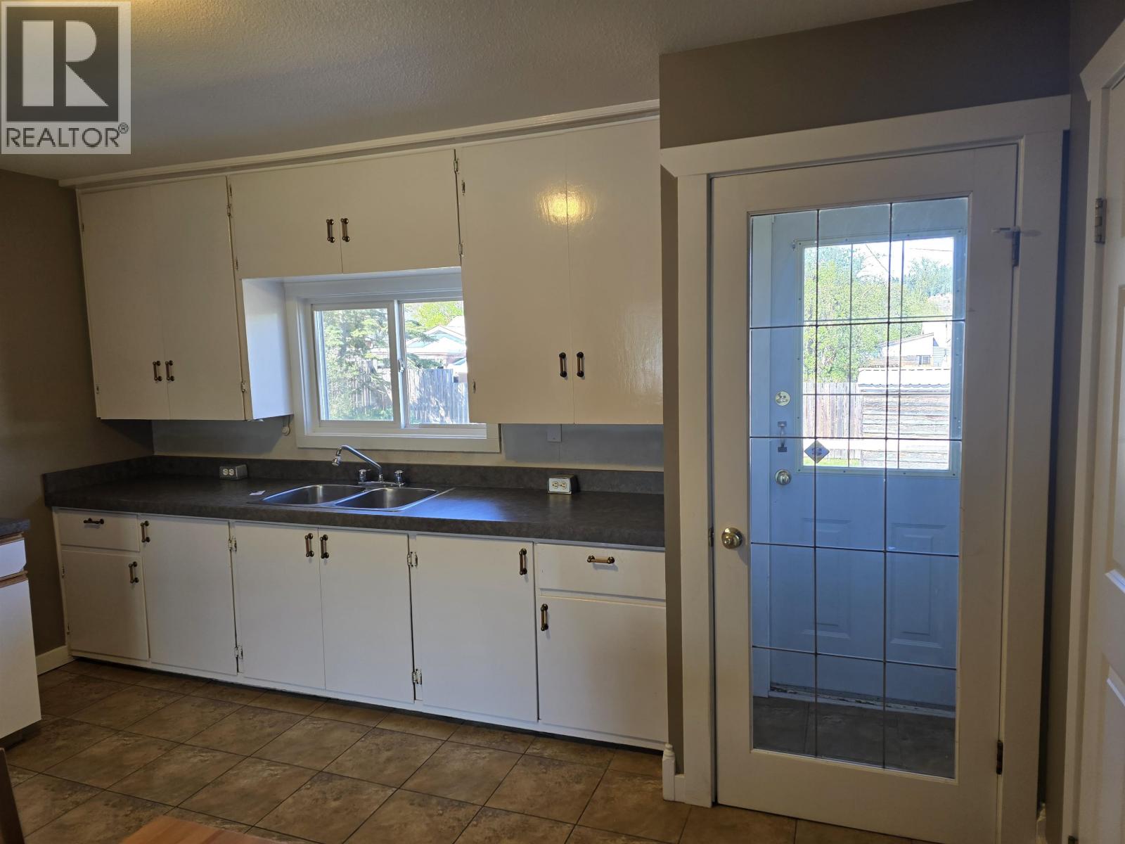 2020 ROSS CRESCENT - 8