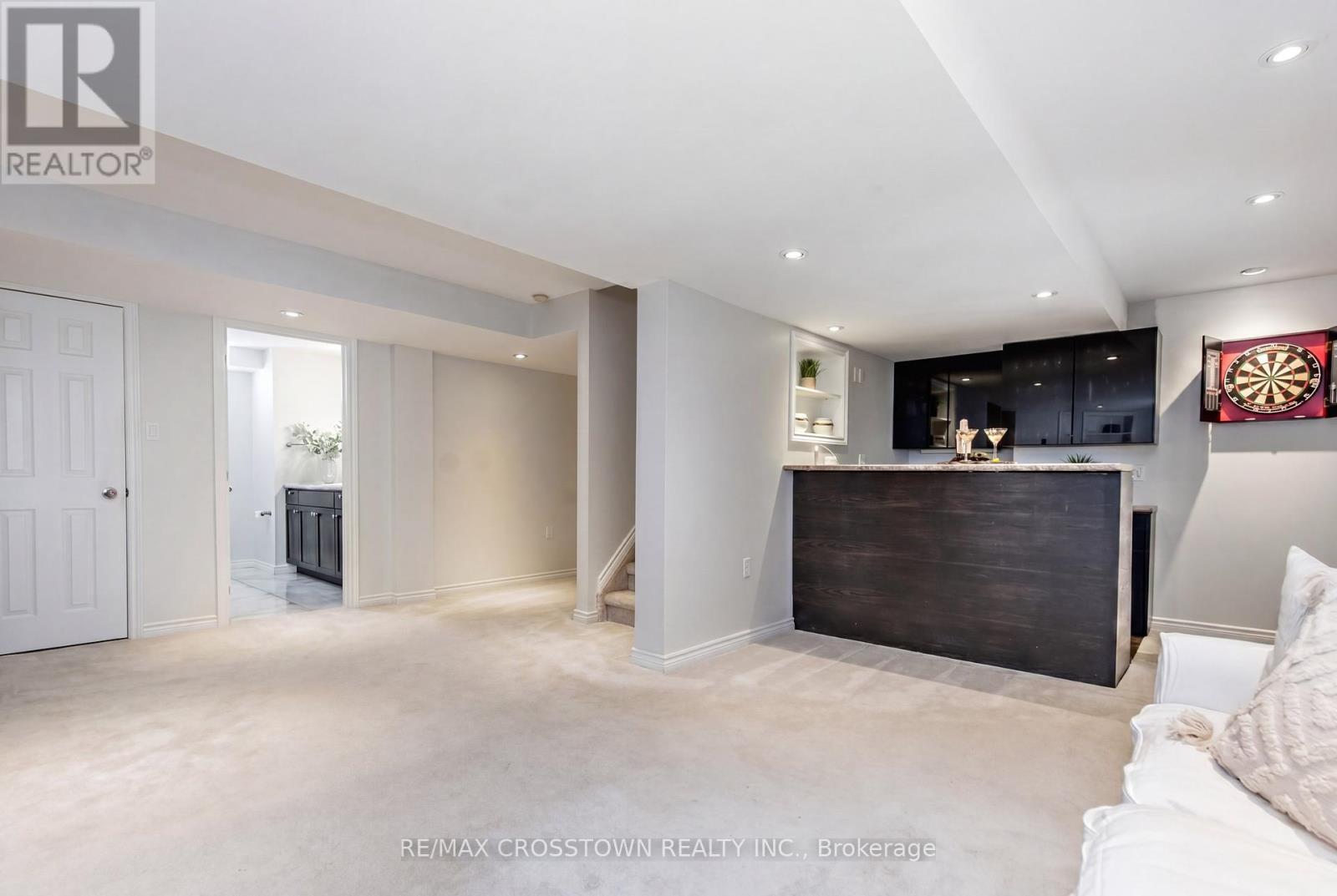 18 STONEYBROOK CRESCENT - 37
