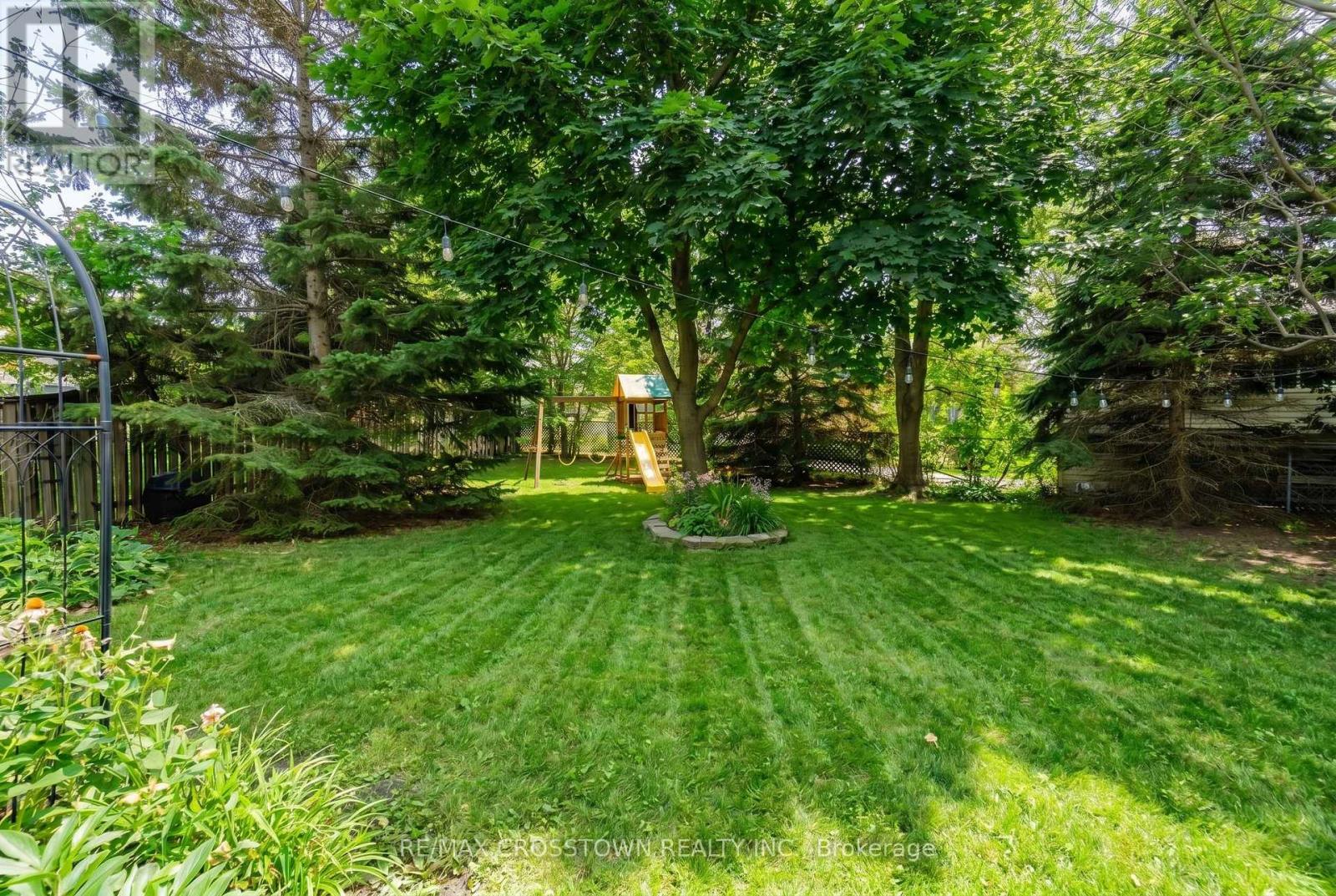 18 STONEYBROOK CRESCENT - 47