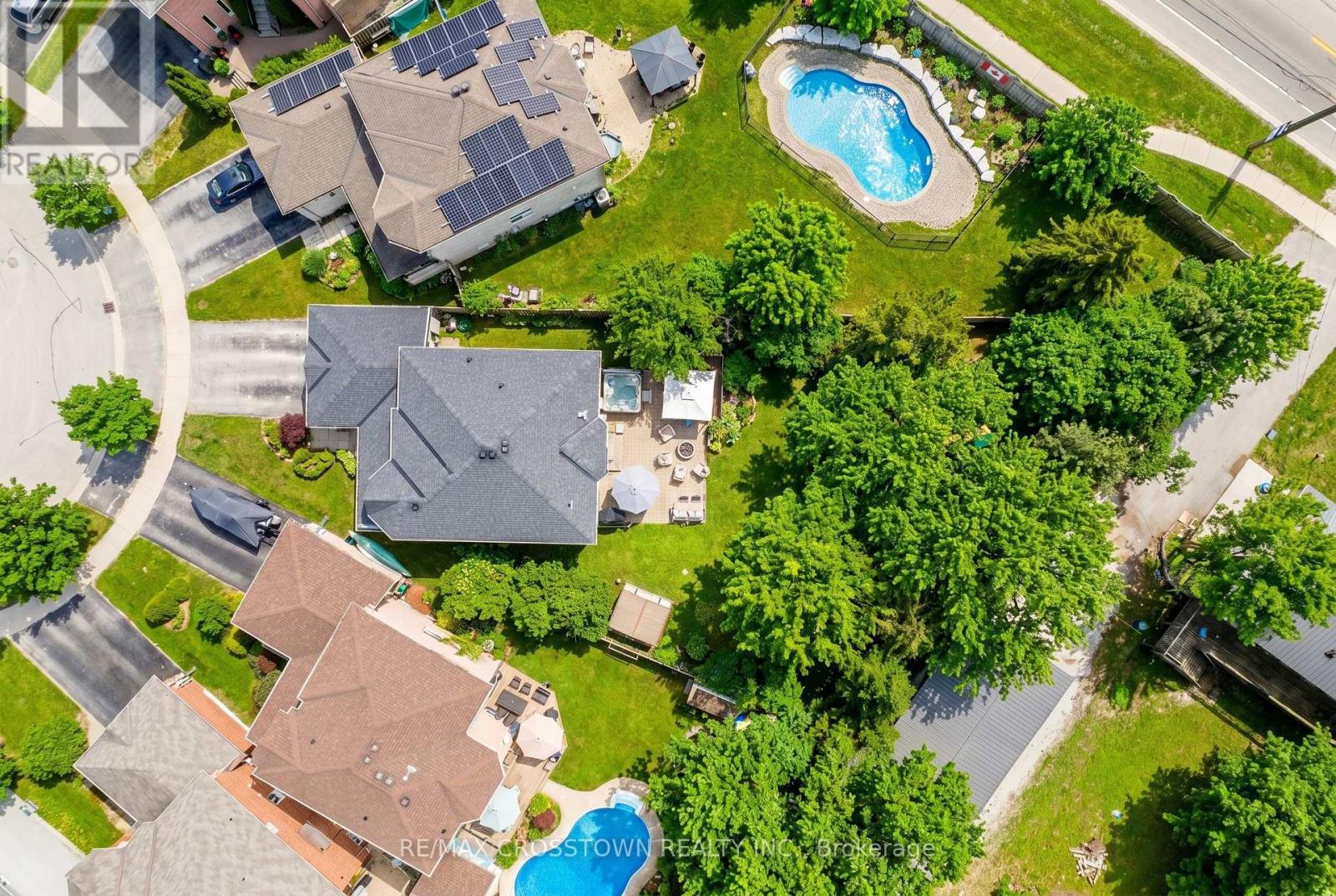 18 STONEYBROOK CRESCENT - 48
