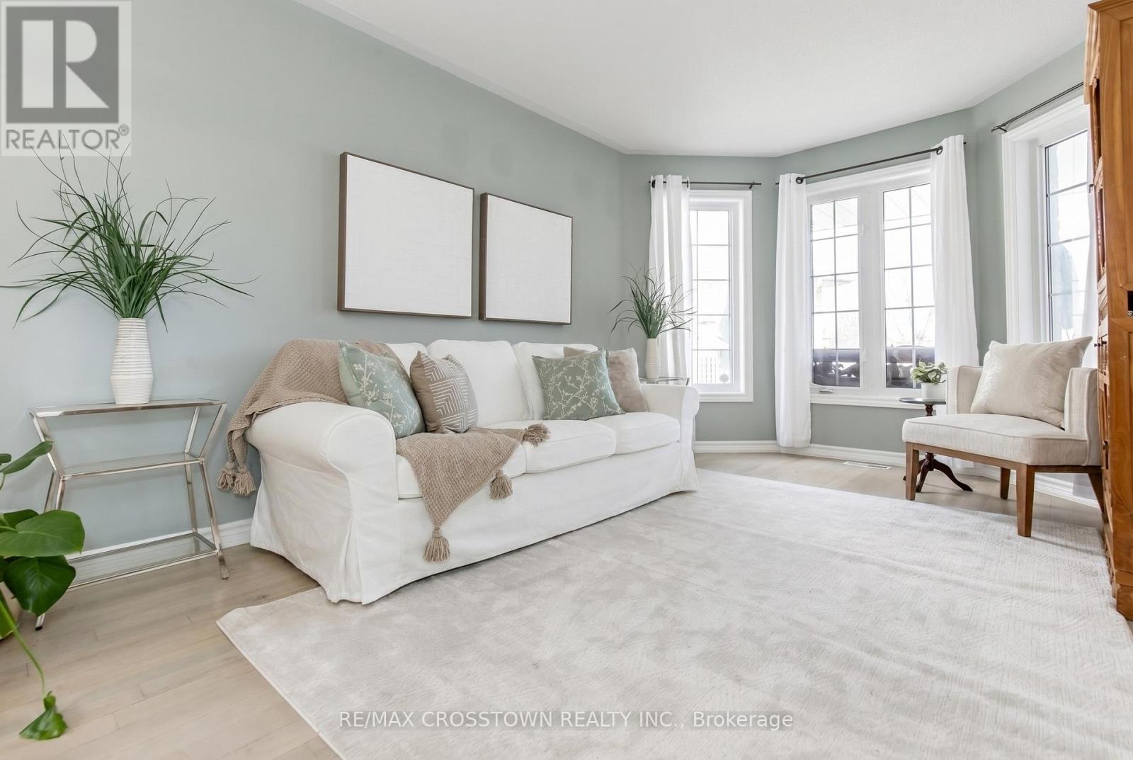 18 STONEYBROOK CRESCENT - 8