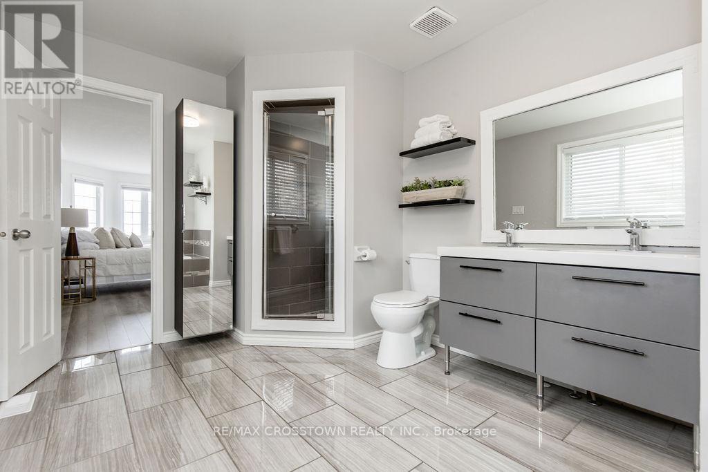 18 STONEYBROOK CRESCENT - 26