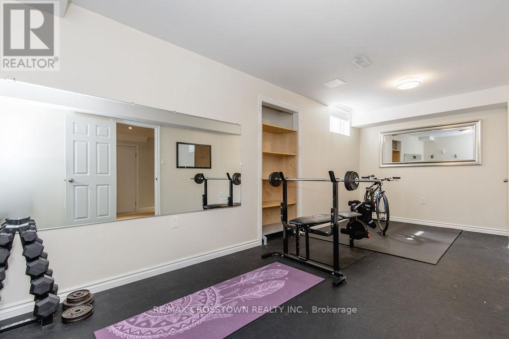 18 STONEYBROOK CRESCENT - 39