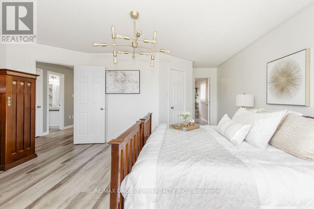 18 STONEYBROOK CRESCENT - 24