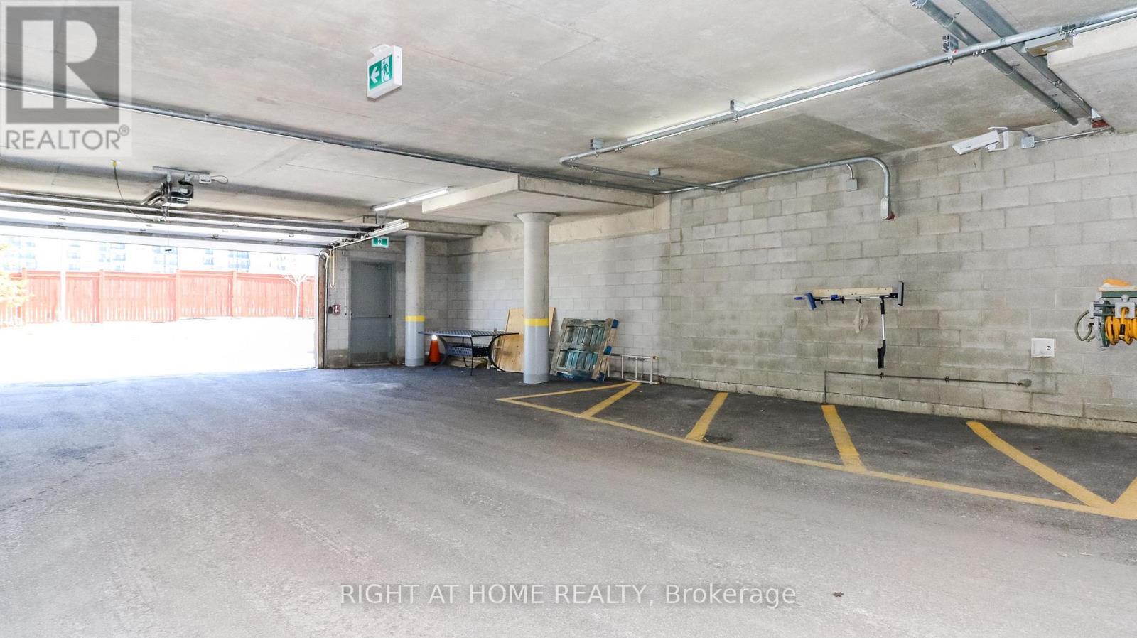 #410 90 DEAN AVENUE - 26