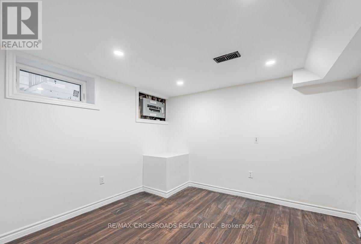 111 ELGIN STREET W - 35