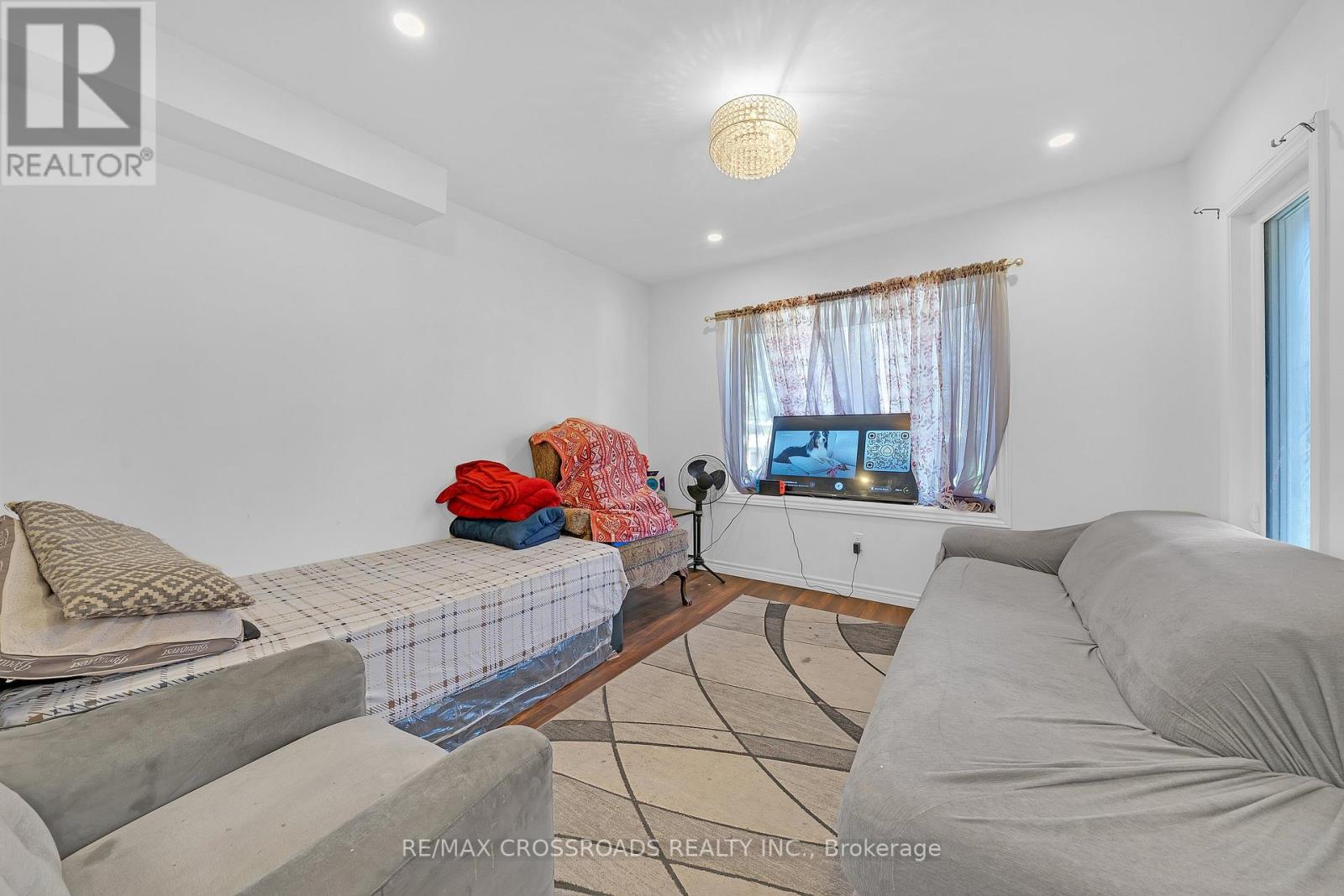 111 ELGIN STREET W - 9