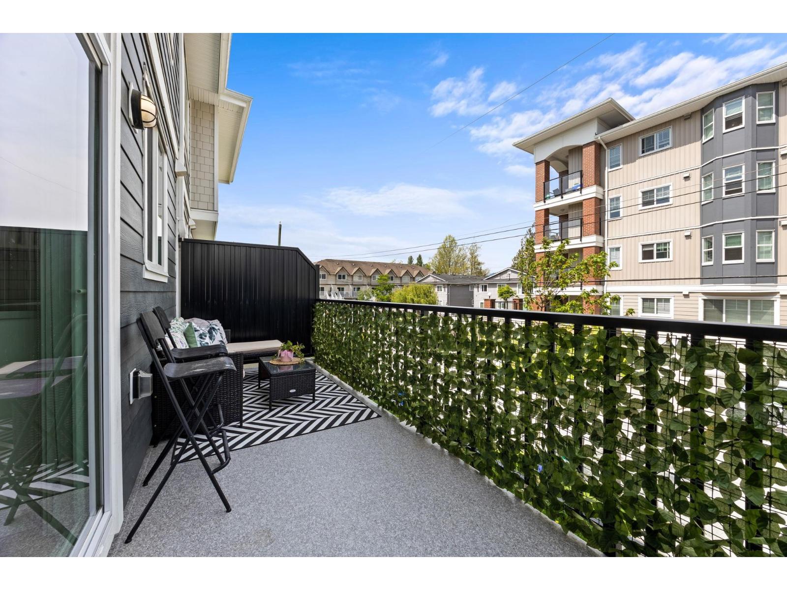 House in Langley - Image 21