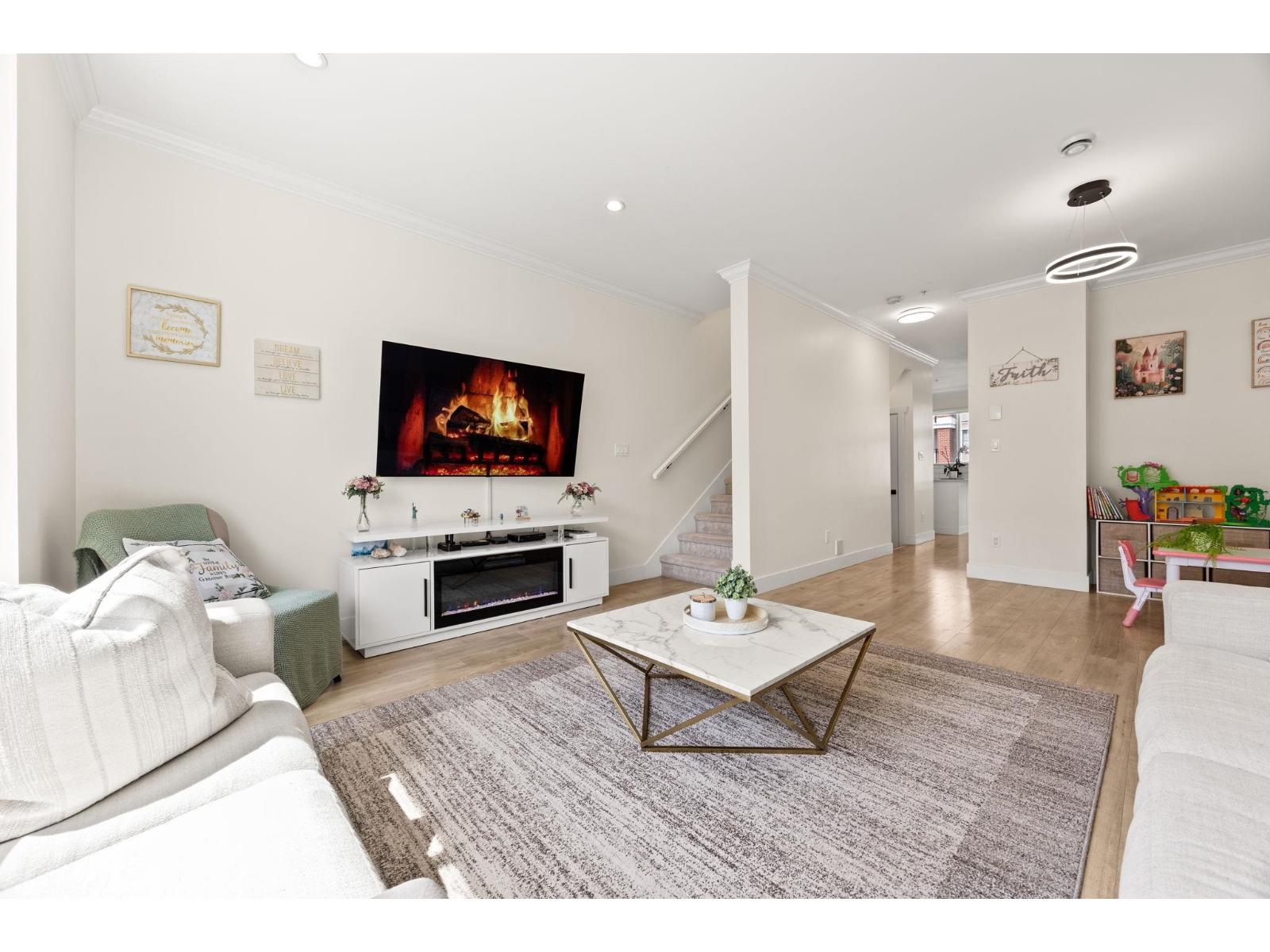 House in Langley - Image 15