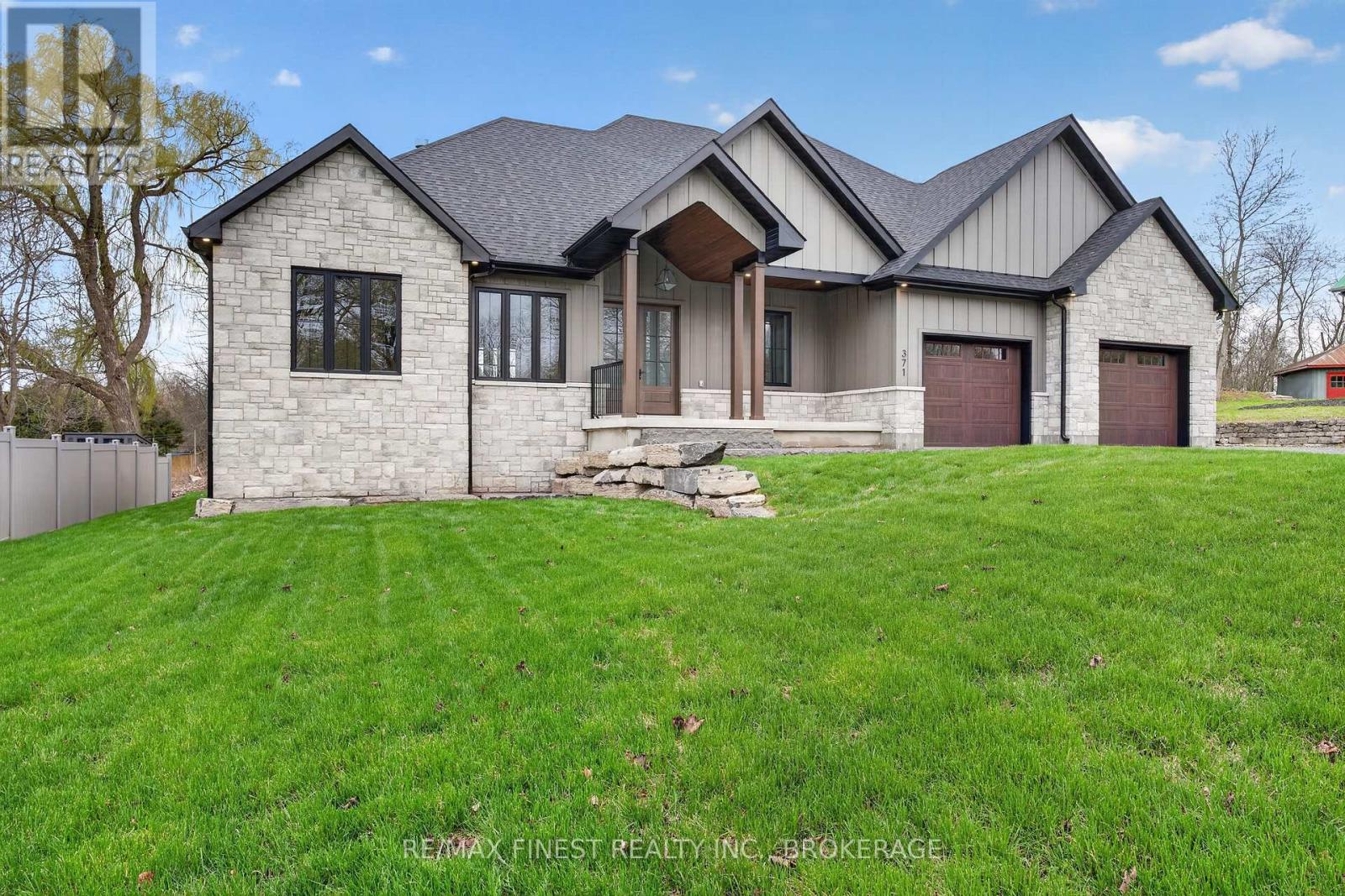 371 MAPLE RIDGE DRIVE - Image 2