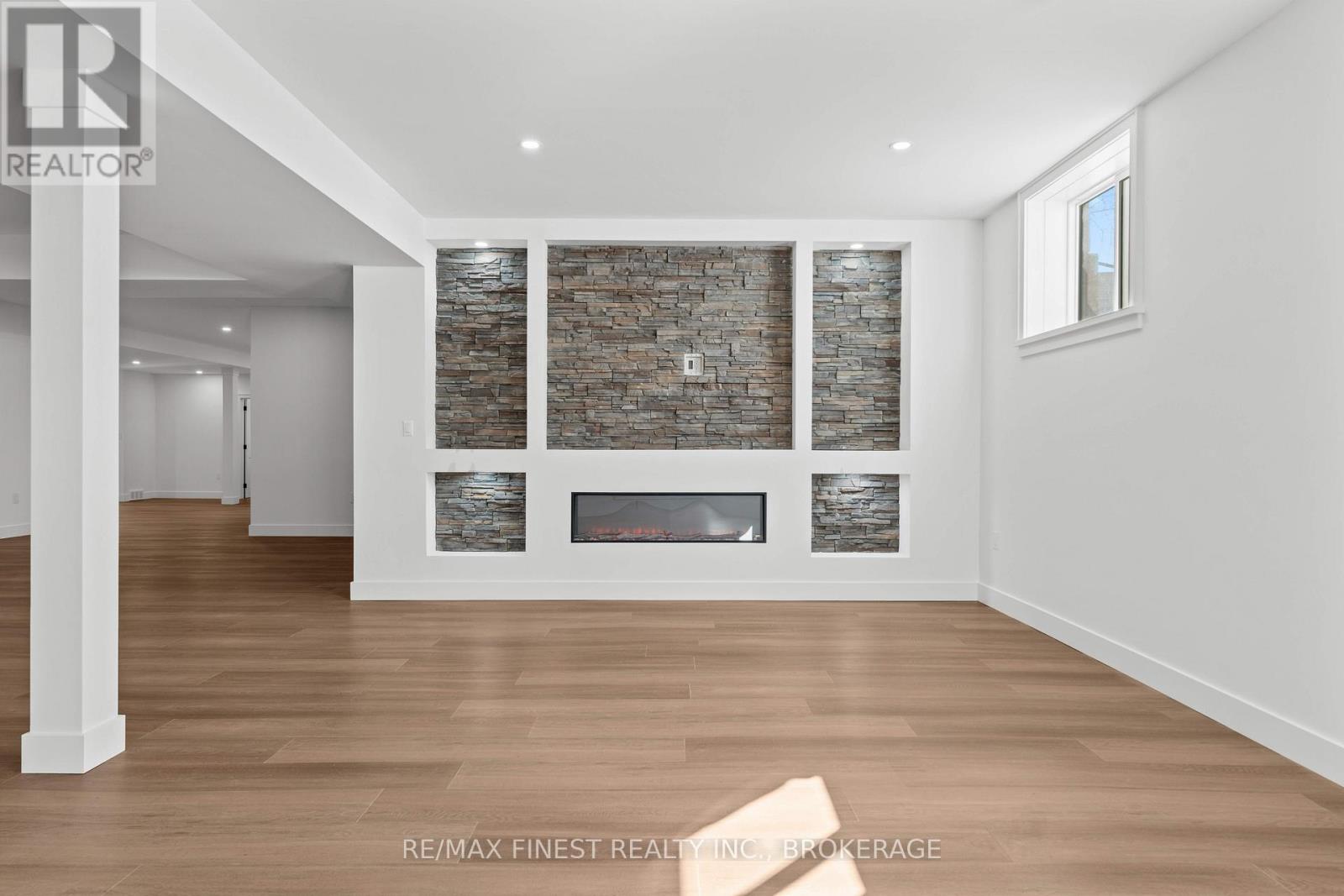 371 MAPLE RIDGE DRIVE - 42