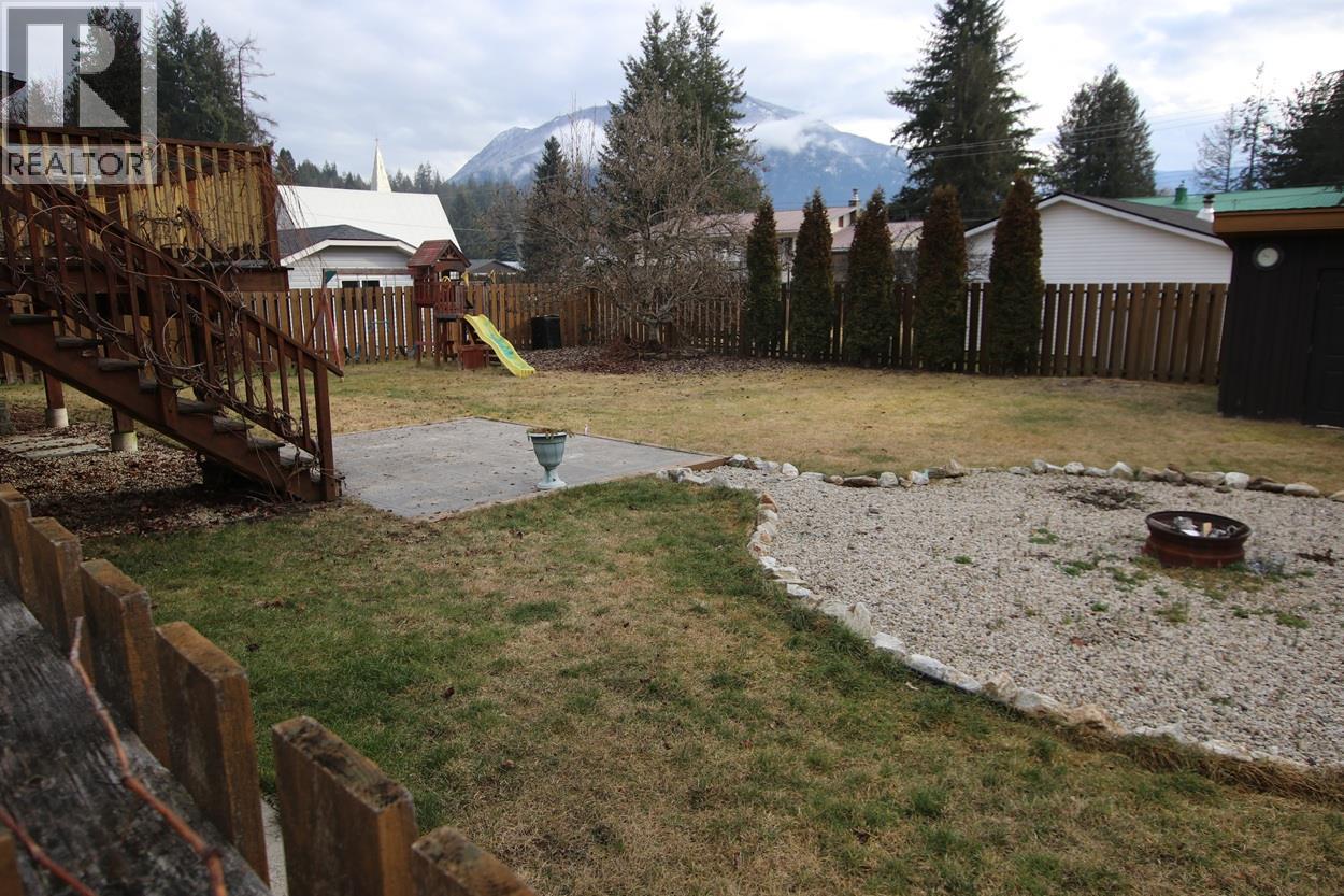 304 5TH  NW Street, Nakusp