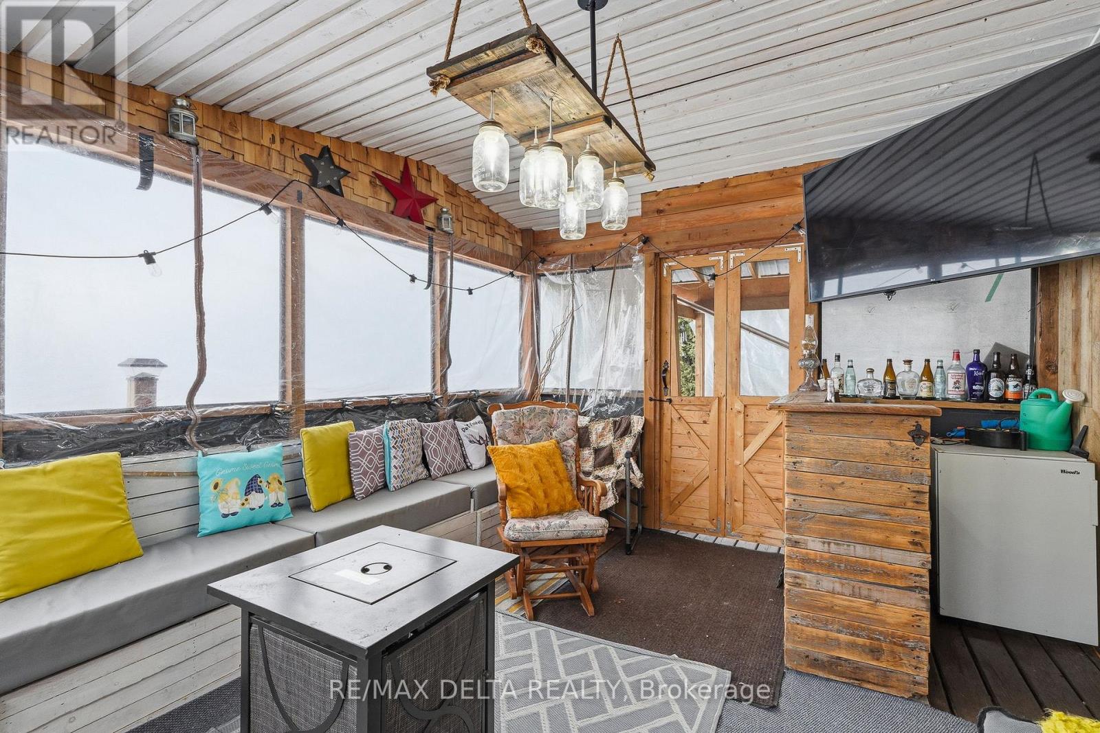 677 STE MARIE STREET - 32