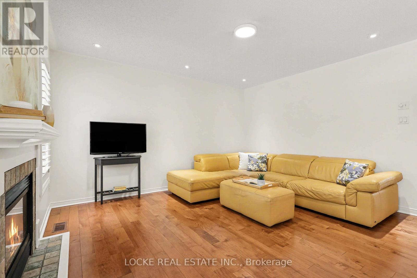 6020 LONGLEAF DRIVE - 21