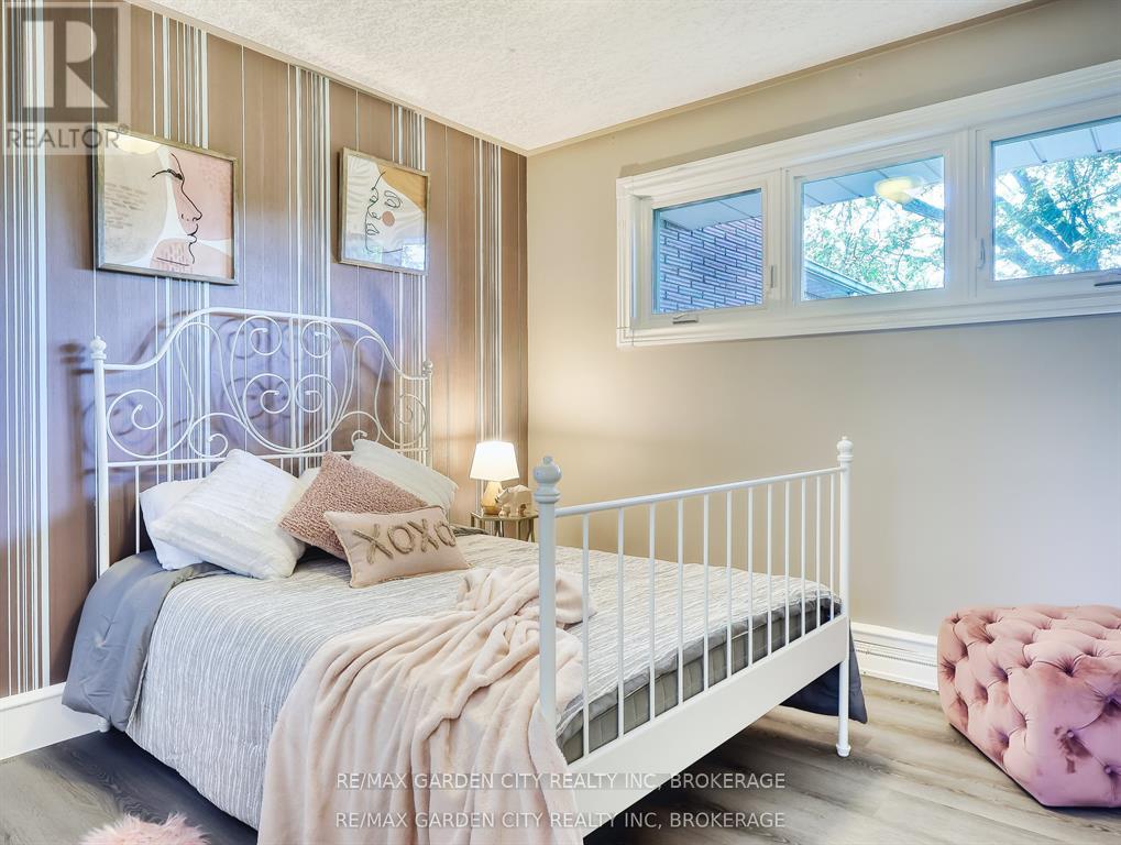 28 MARSDALE DRIVE - 17