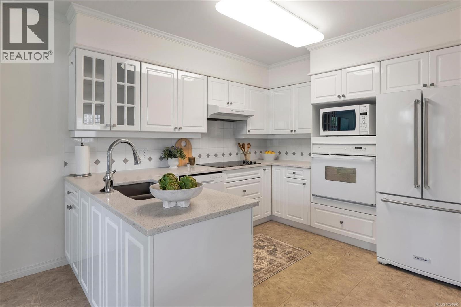 216 4490 Chatterton Way, Saanich