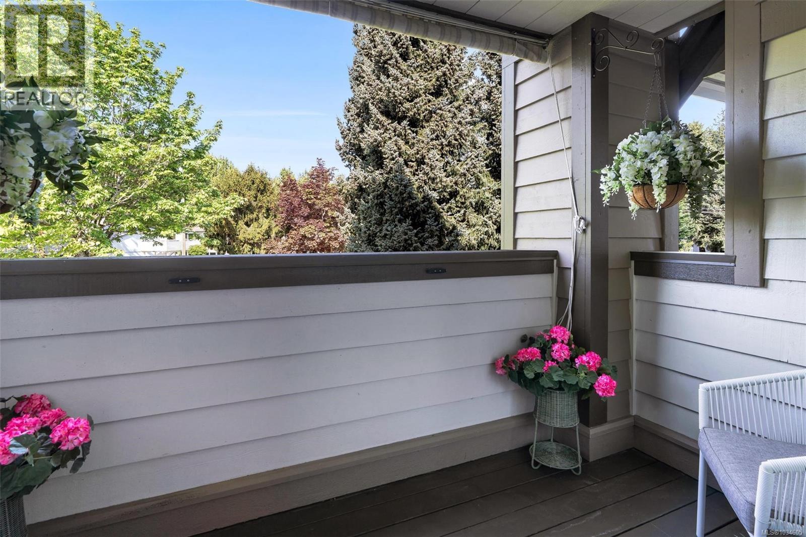 216 4490 Chatterton Way, Saanich