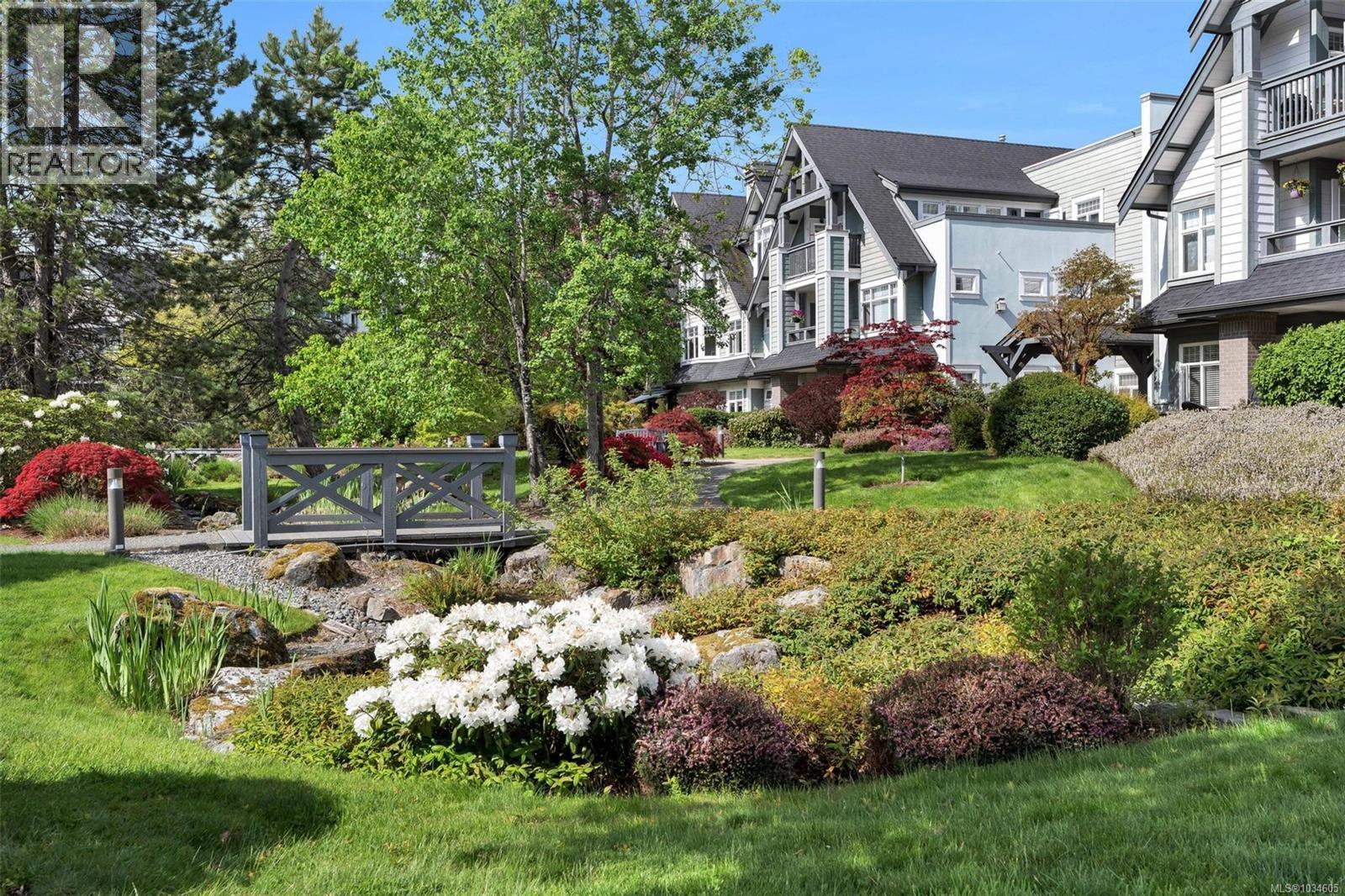 216 4490 Chatterton Way, Saanich
