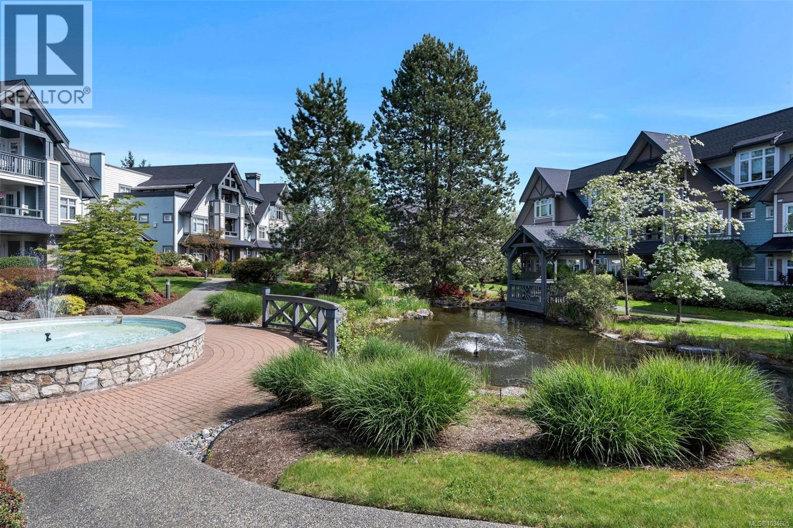 216 4490 Chatterton Way, Saanich