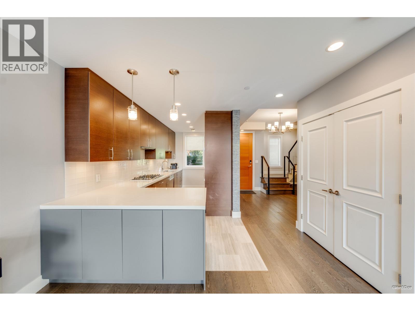 453 13TH STREET, West Vancouver