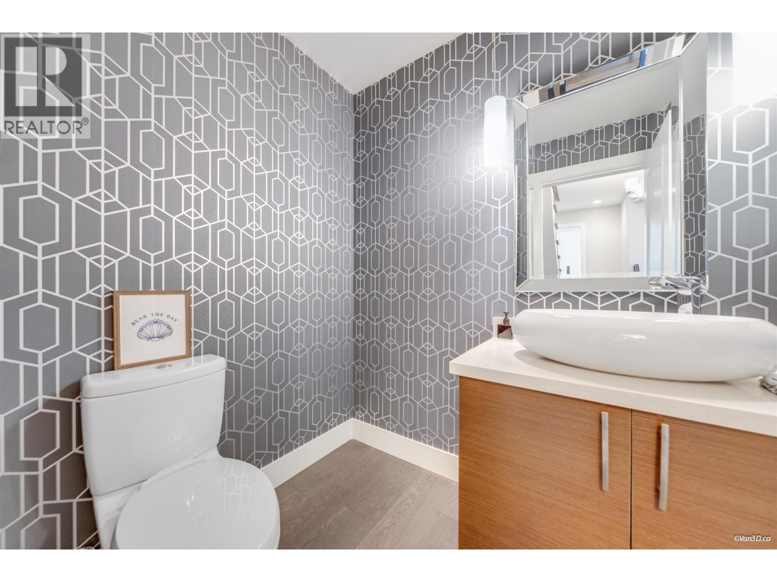 453 13TH STREET, West Vancouver