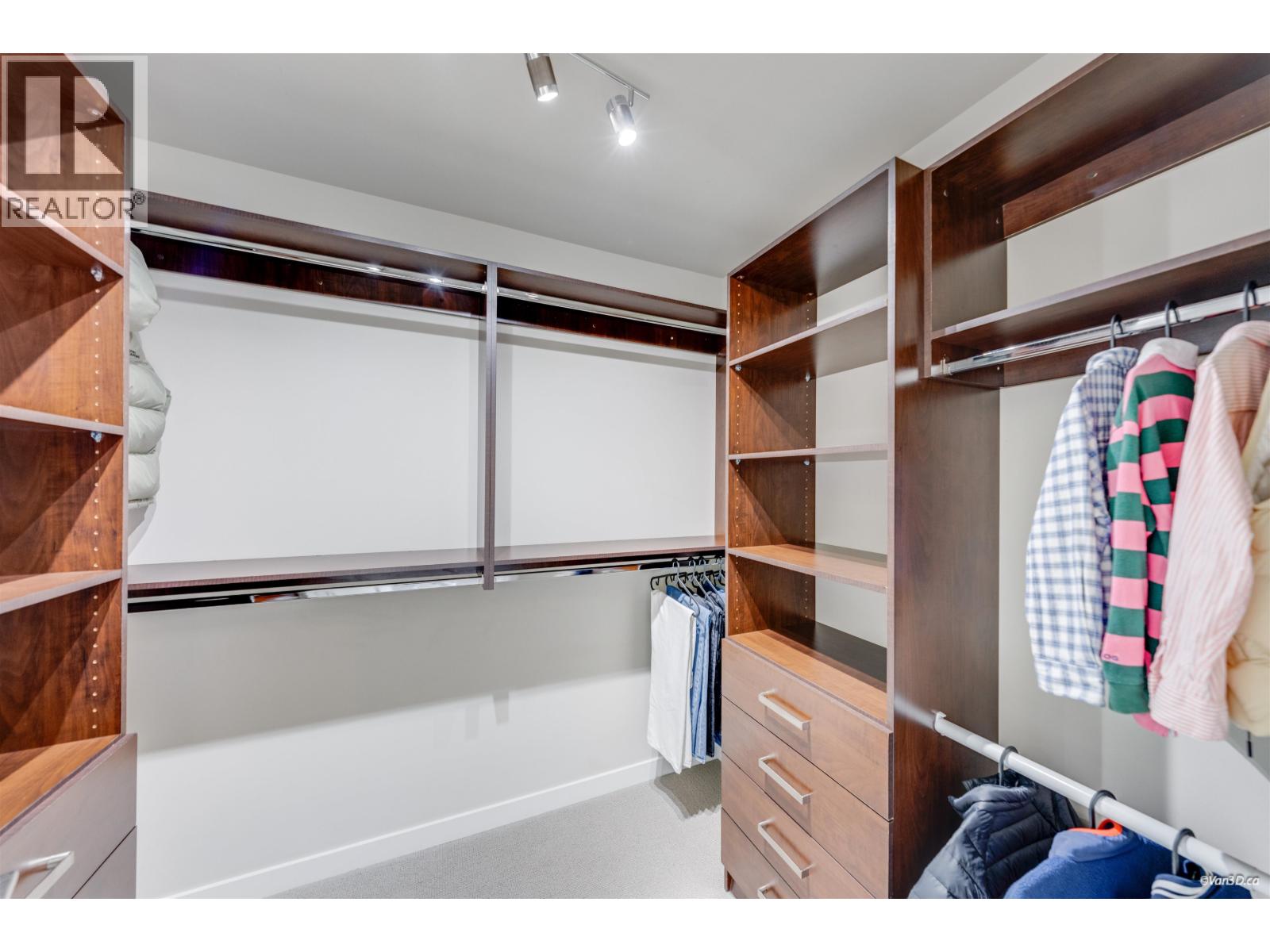 453 13TH STREET, West Vancouver