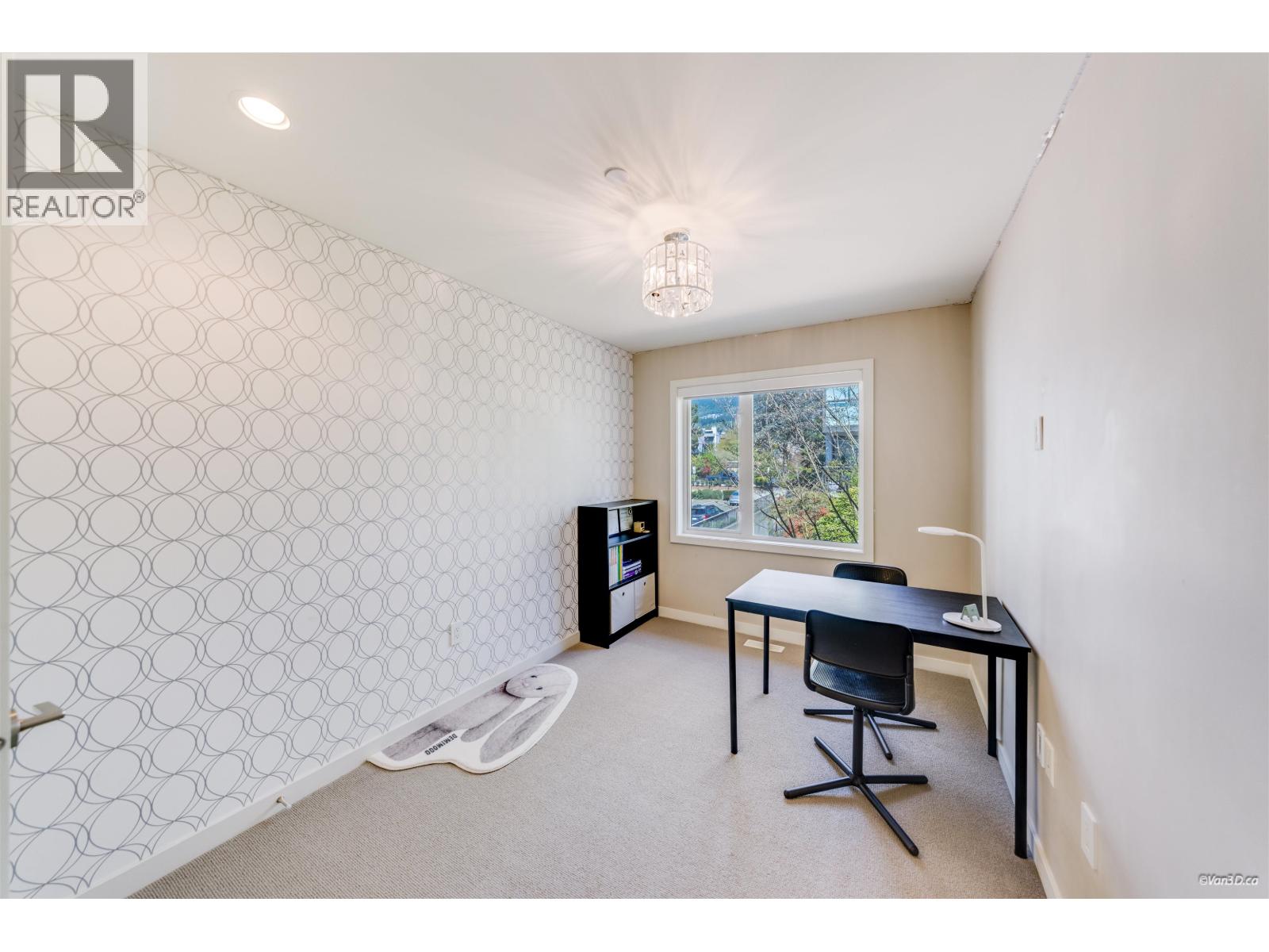 453 13TH STREET, West Vancouver