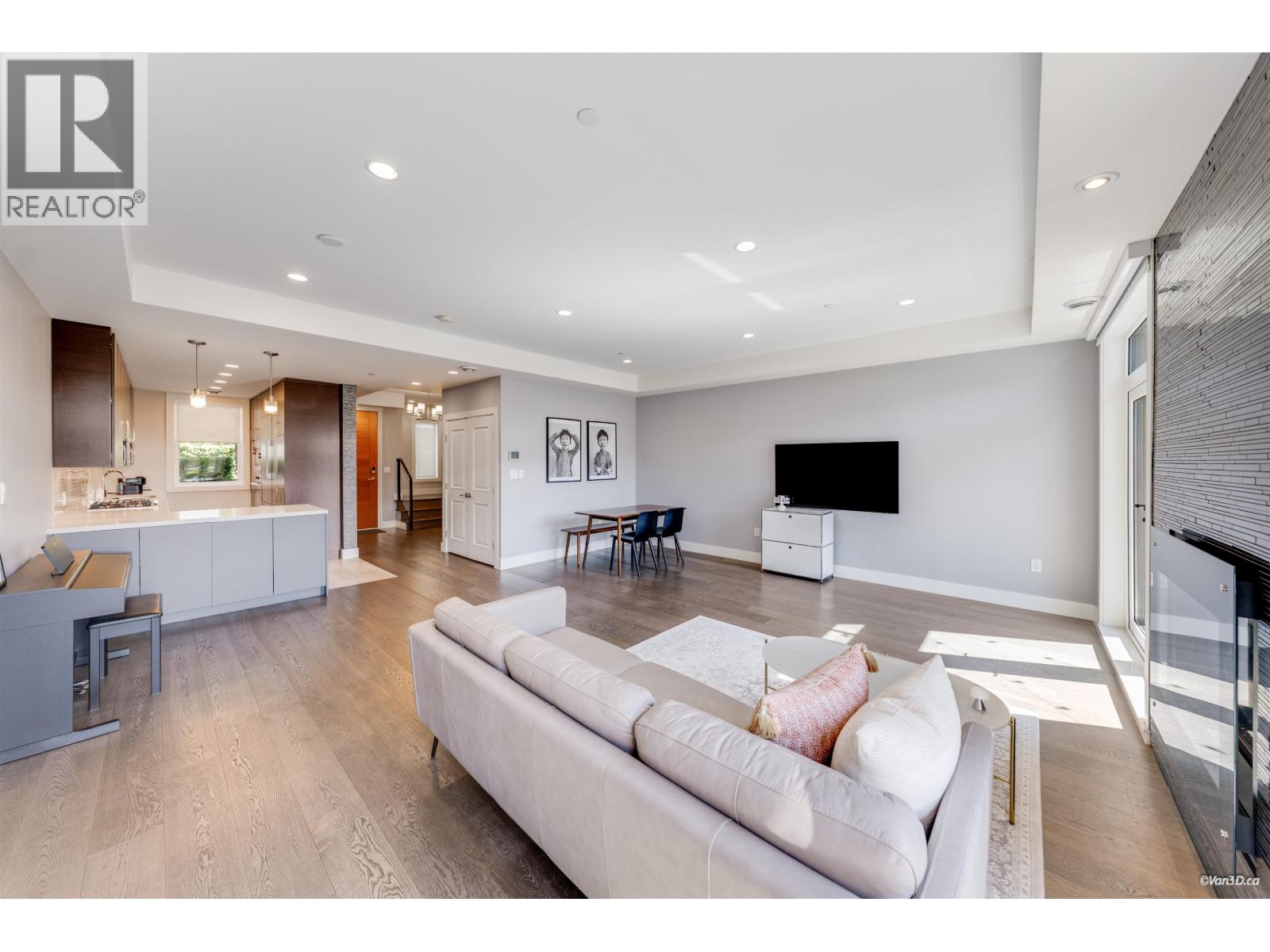 453 13TH STREET, West Vancouver