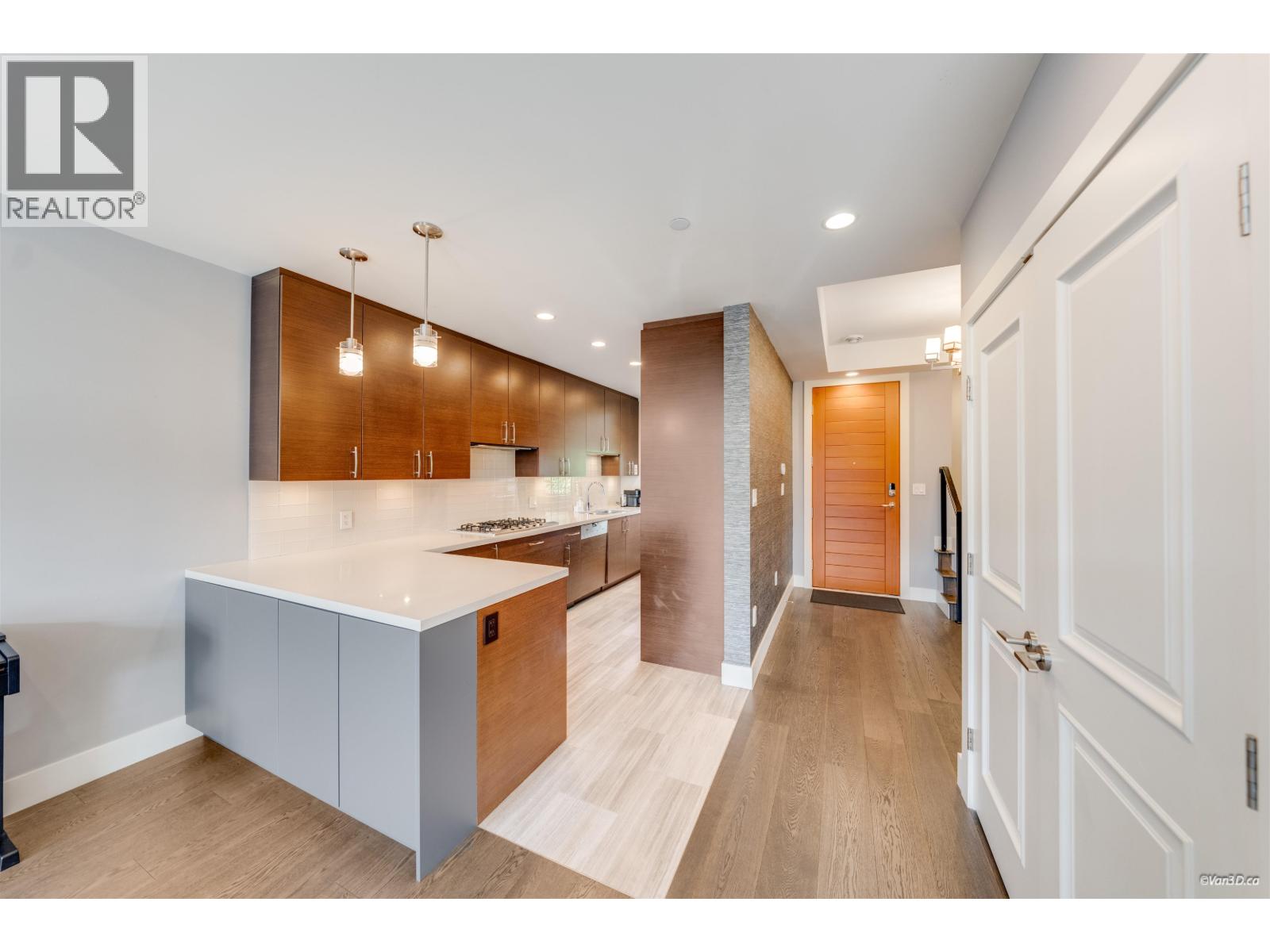 453 13TH STREET, West Vancouver