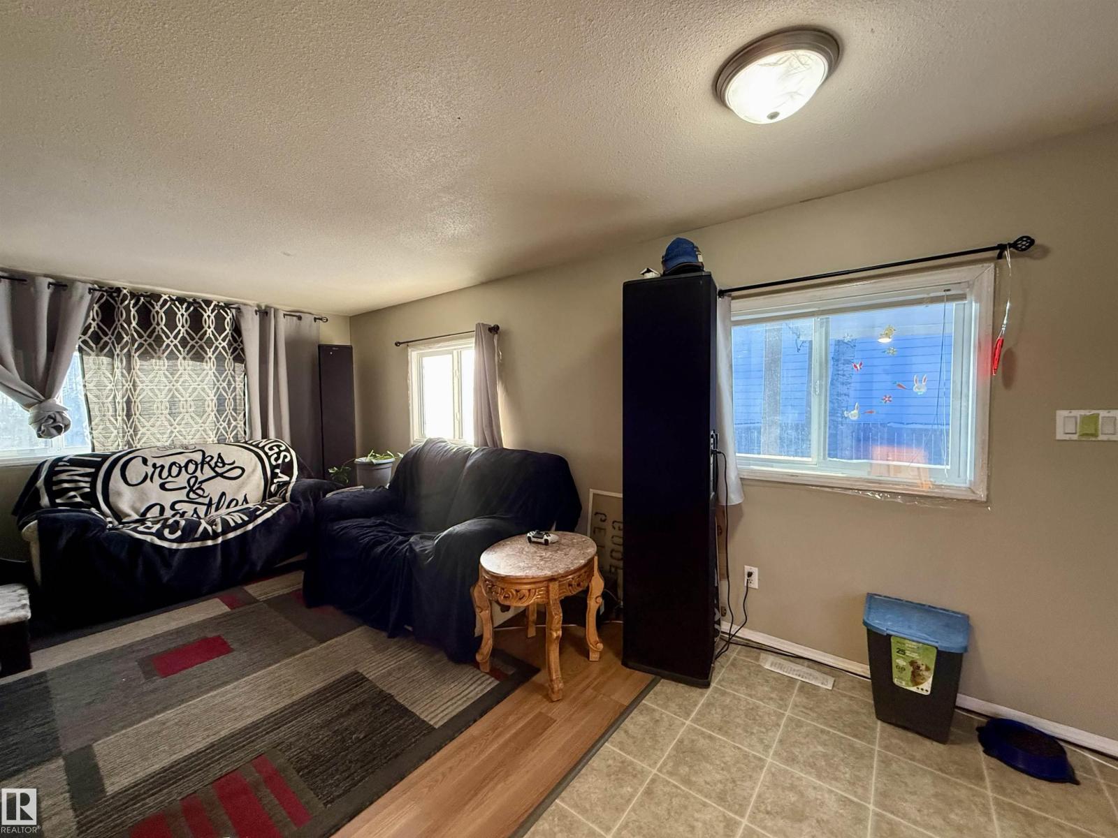 5072 43 ST - 17