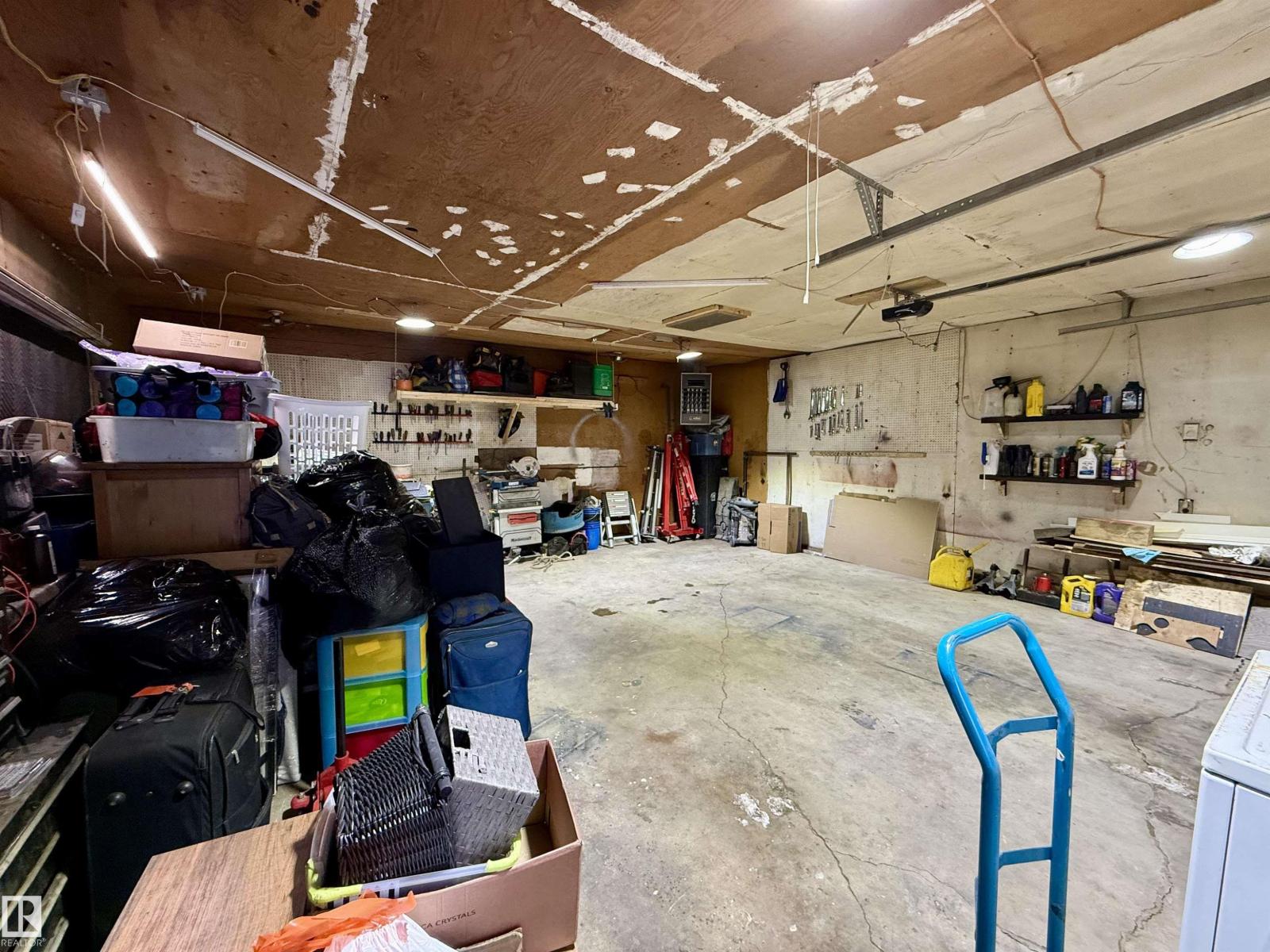 5072 43 ST - 32
