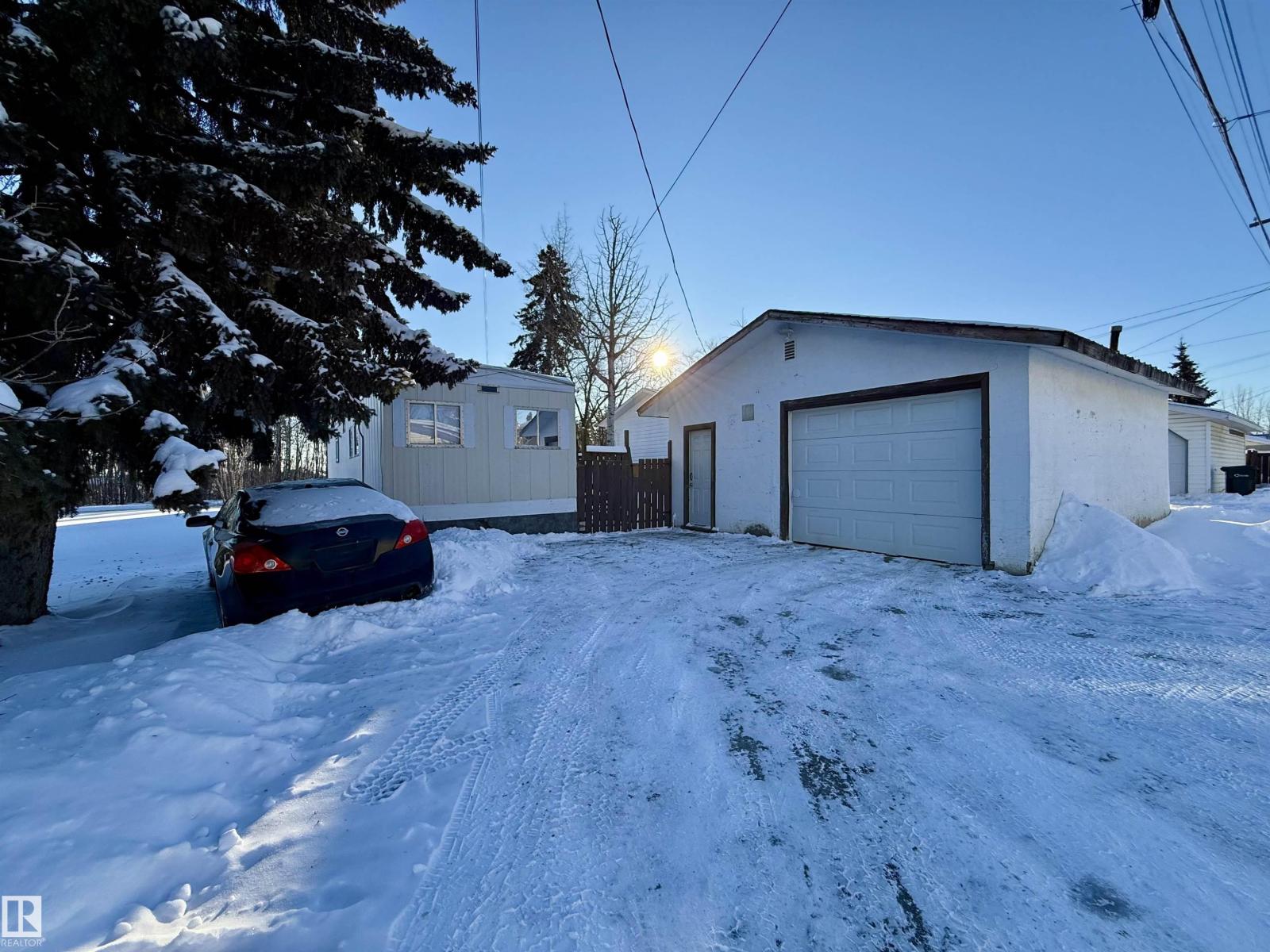 5072 43 ST - 29