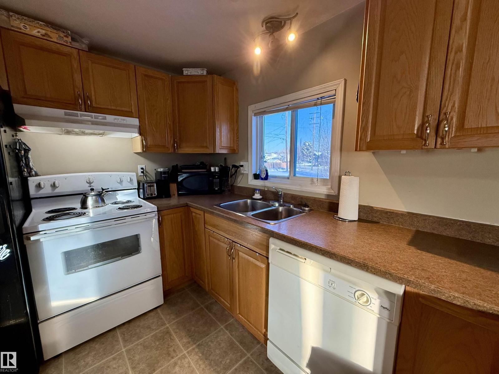 5072 43 ST - 13