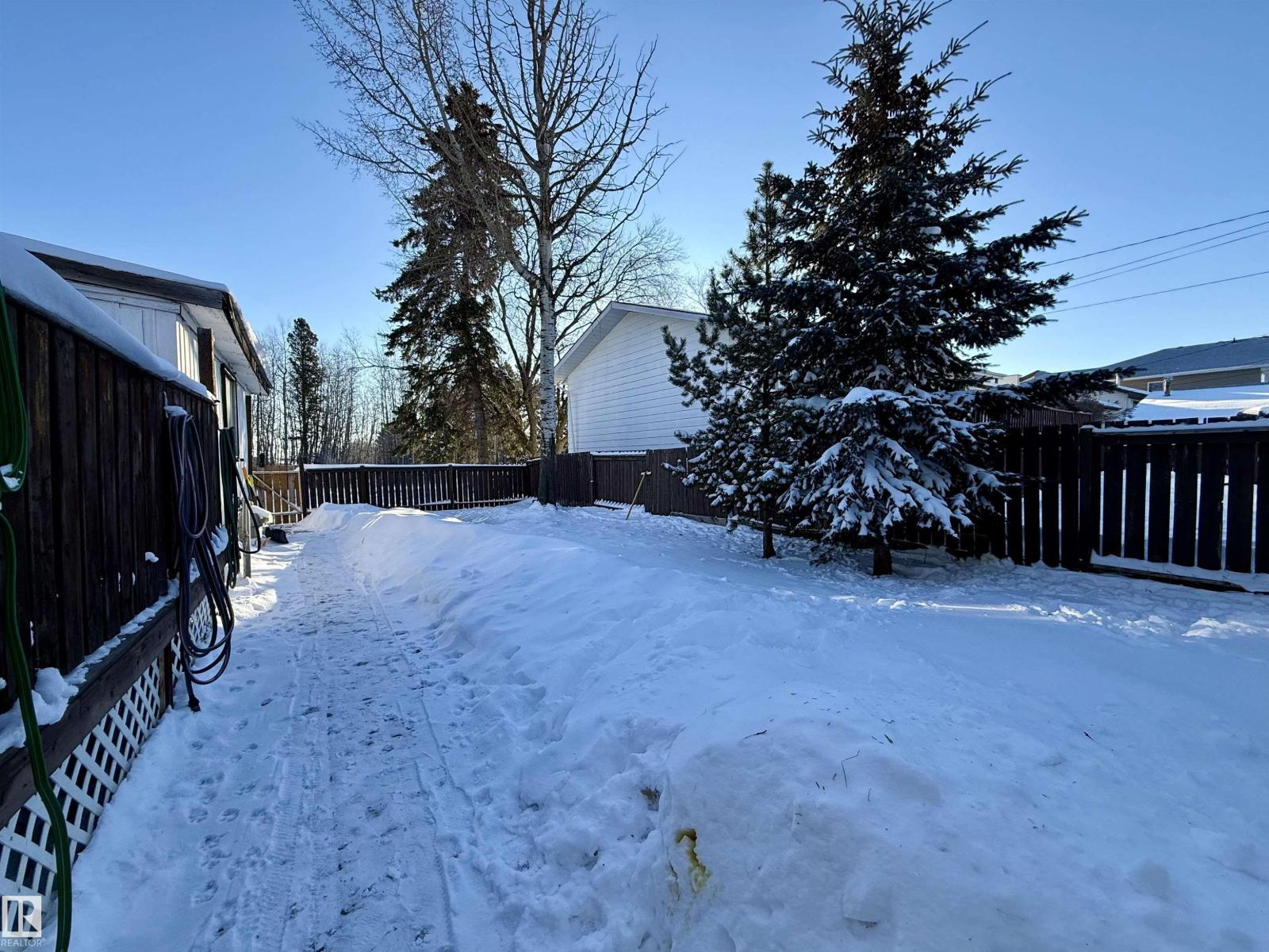 5072 43 ST - 27