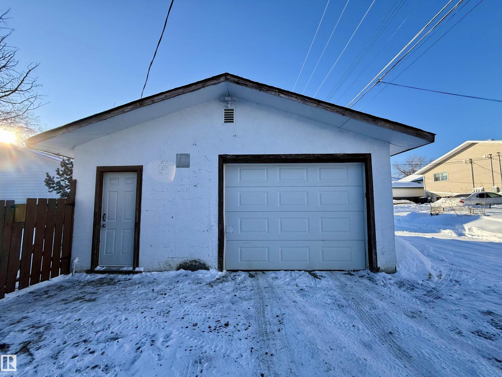 5072 43 ST - 30