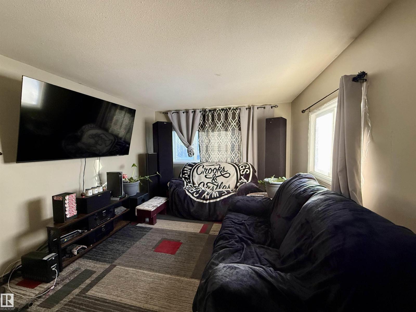 5072 43 ST - 18