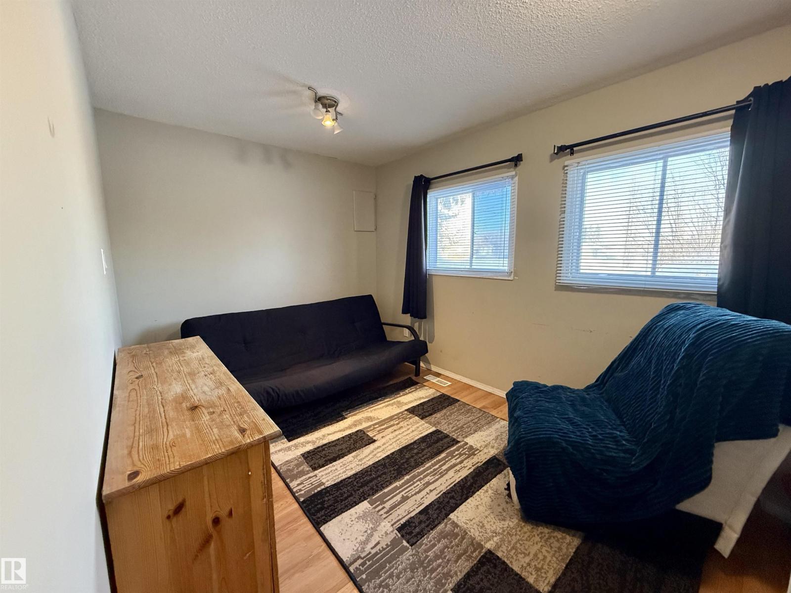 5072 43 ST - 20