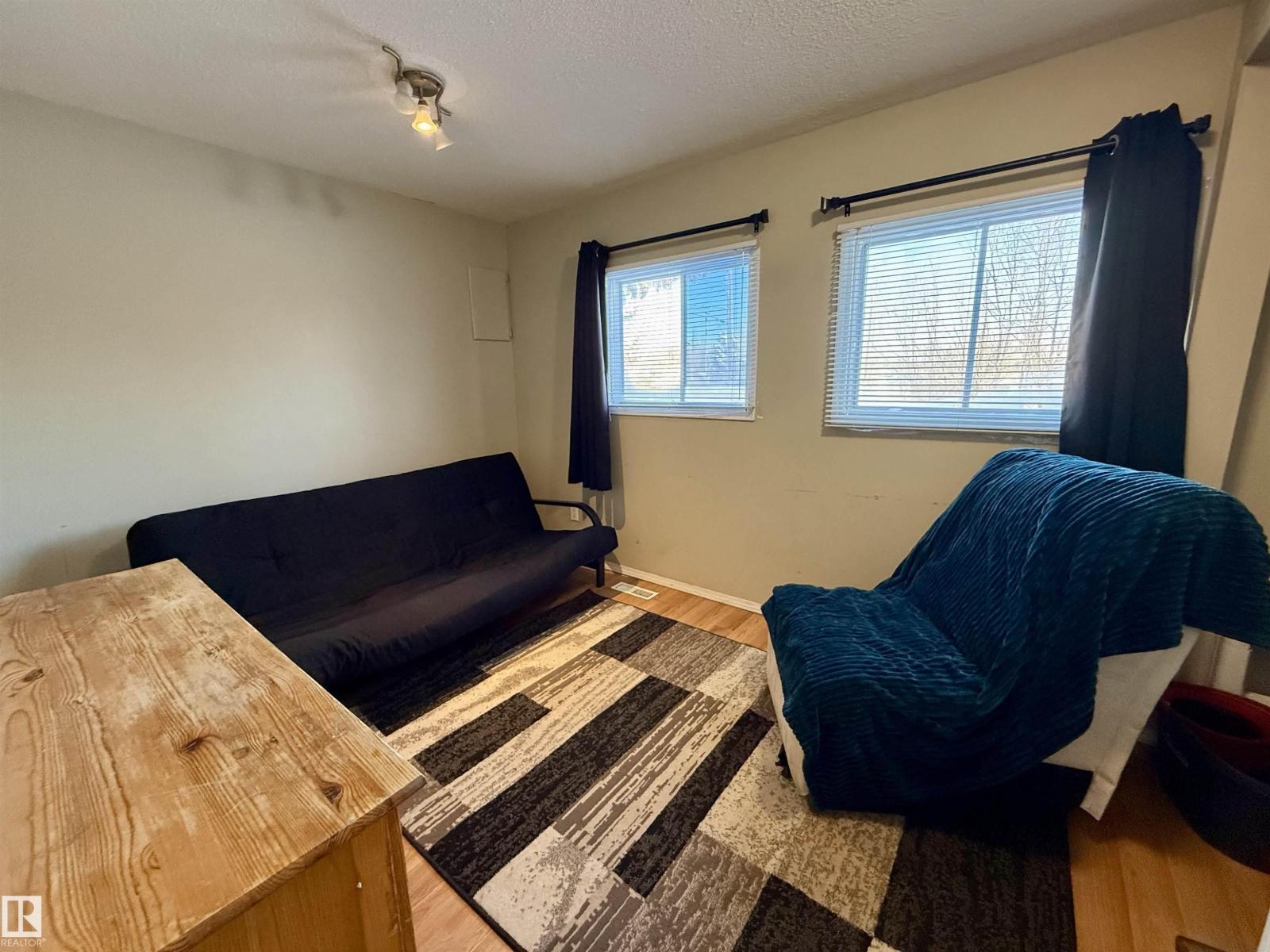 5072 43 ST - 21