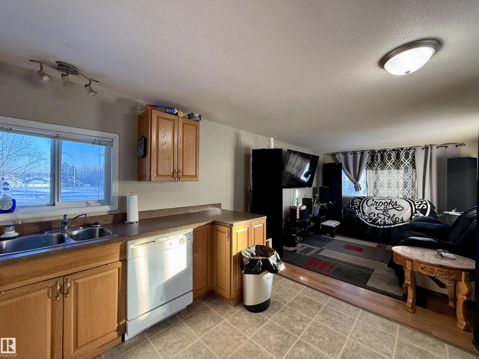 5072 43 ST - 15